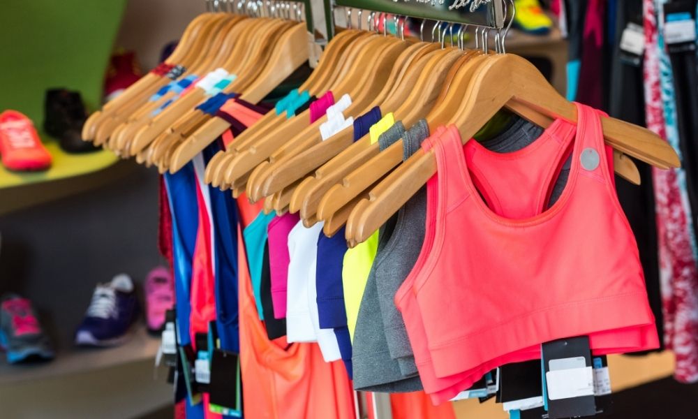 What are the key features of sports apparel?
